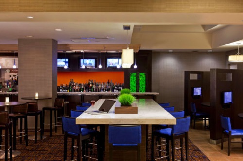 Courtyard by Marriott Toronto bistro bar